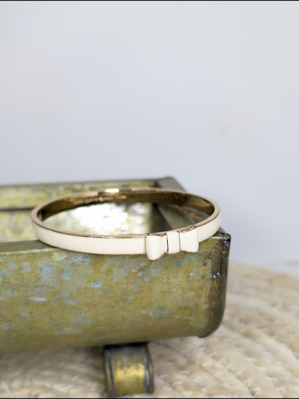 Kate Spade Cream Gold Enamel Bow Bangle Bracelet Romantic Coquettecore - Picture 12 of 13
